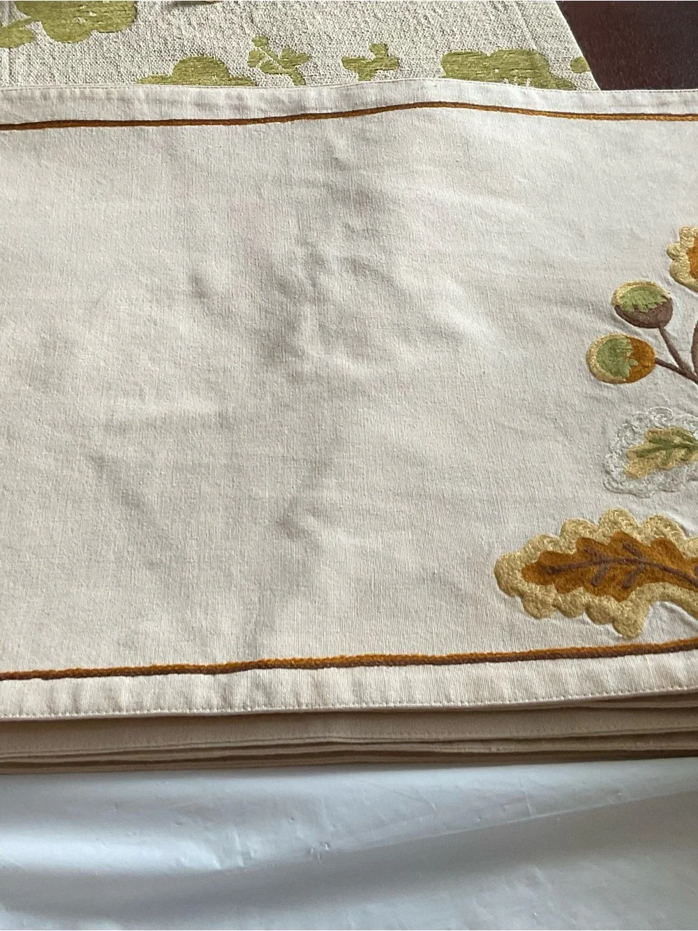 Williams Sonoma Acorn and Oak Leaf Embroidered Fall Placemat Set -8 PCS